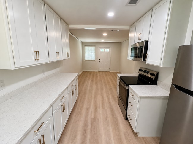 Building Photo - Earlewood duplex