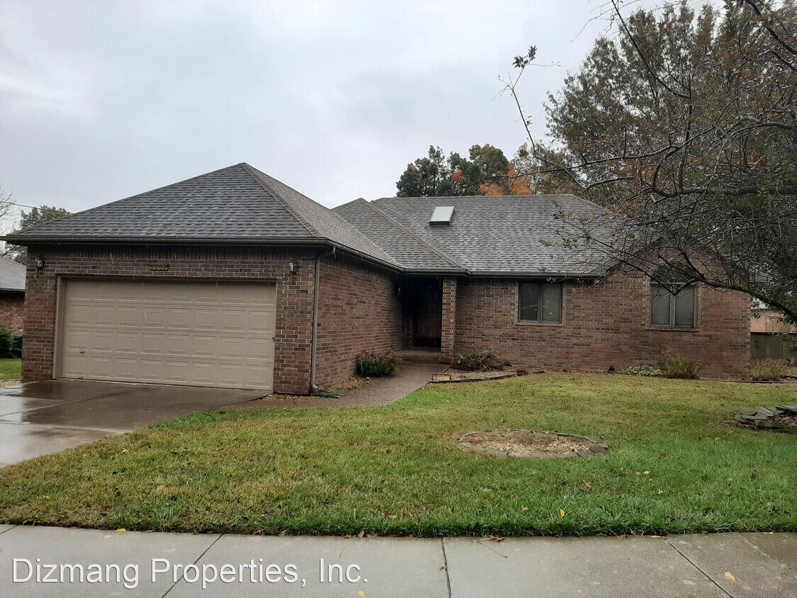 3 br, 2 bath House 2204 E Cragmont St. House Rental in Springfield