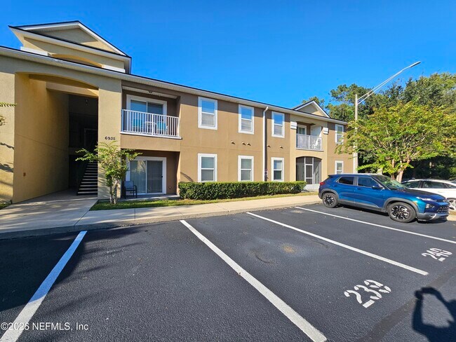 Foto del edificio - 6935 Ortega Woods Dr