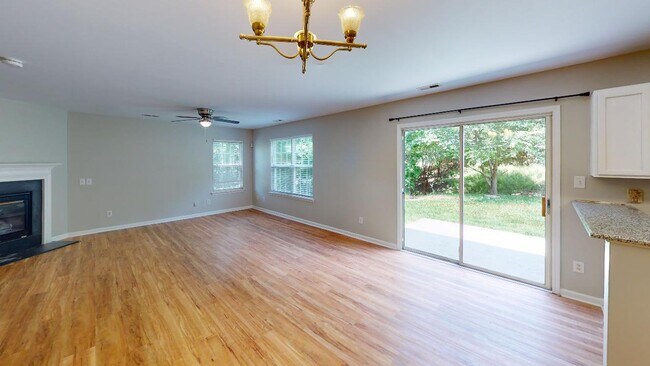 Building Photo - Recently Renovated Single Family Home in t...