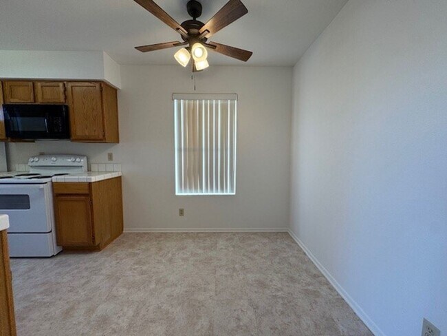 Foto del edificio - 1 Bedroom Remodeled-All New inside!Near Ch...