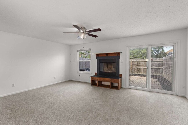 Building Photo - Fantastic home in Kemspville lakes