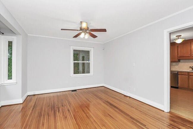 Building Photo - Charming 2BD/1BA Bungalow in Bradley Hills!
