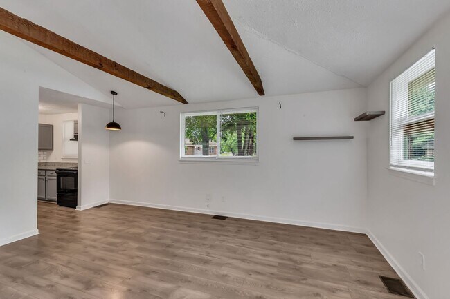 Foto del edificio - AVAILABLE NOW. 2 Bed 1 bath FOR LEASE in S...