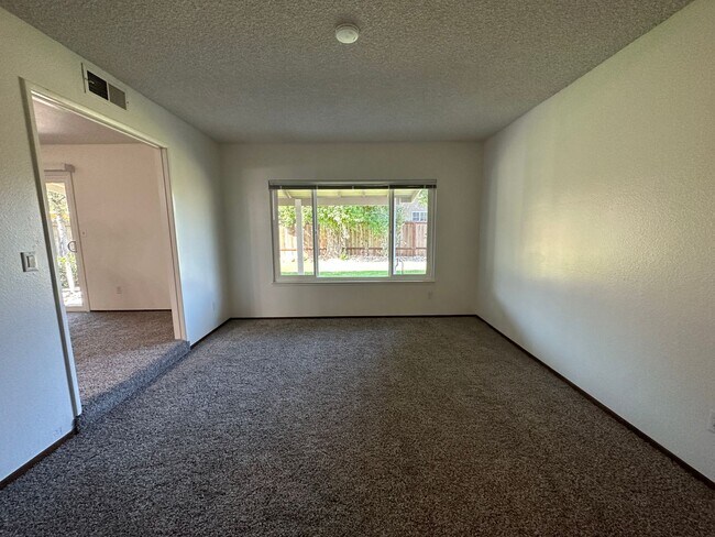 Building Photo - 1705 E Orangeburg Ave