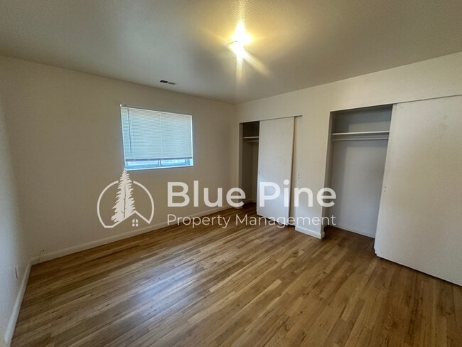 Foto del edificio - 350 S Ridge Ave