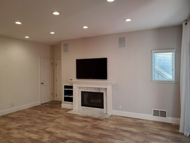 Building Photo - Beautiful Updated Condo in Prime San Ramon...