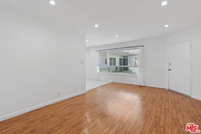 Foto del edificio - 5468 Blackwelder St