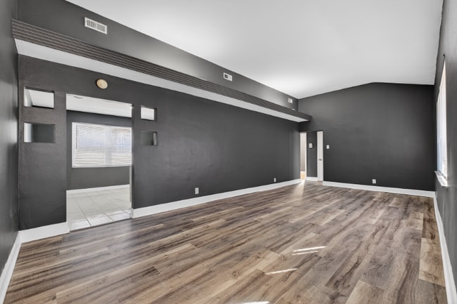 Building Photo - 10235 Midland Blvd