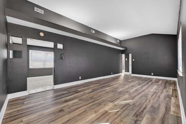 Foto del edificio - 10235 Midland Blvd