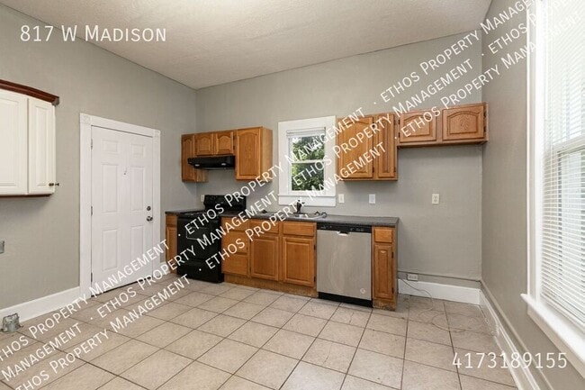 Building Photo - 817 W Madison-