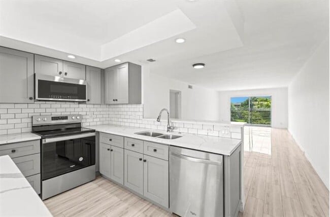Building Photo - 2304 Lucaya Ln