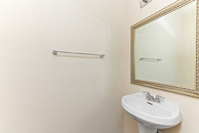 Foto del edificio - 3 BD 2.5 BA | Charming Home