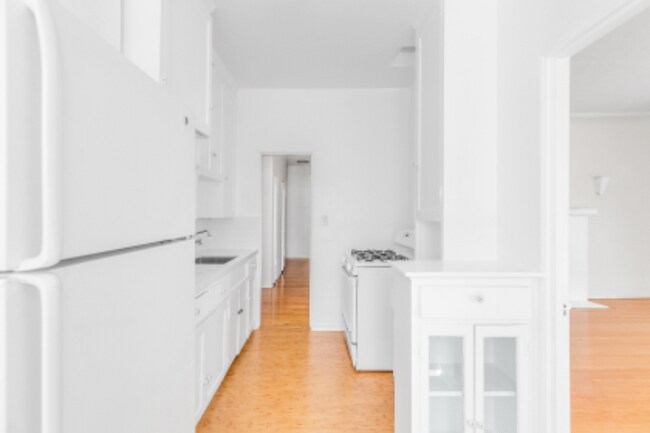 Foto del edificio - 366 N Sierra Bonita Ave