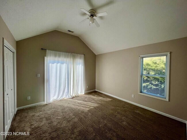 Building Photo - 200 E Landing Dr