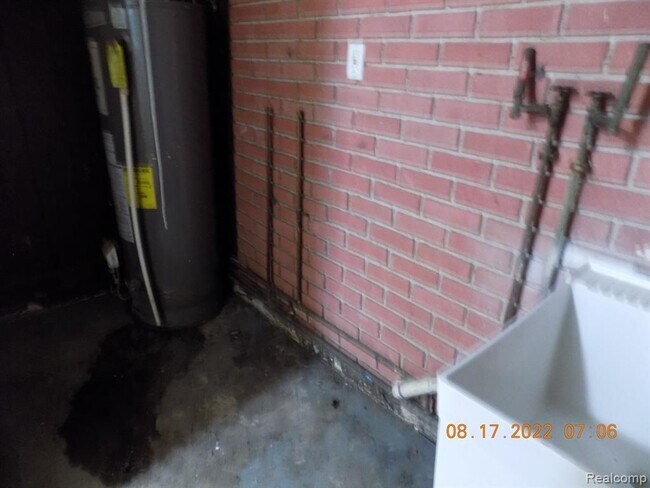 Building Photo - 2074 Reo Ave