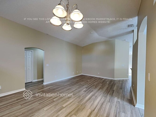 Building Photo - 2115 Bayhill Dr