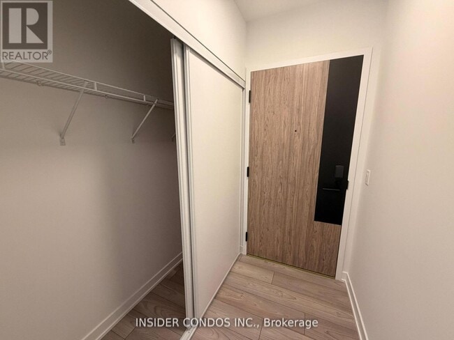 Building Photo - 1007 The Queensway