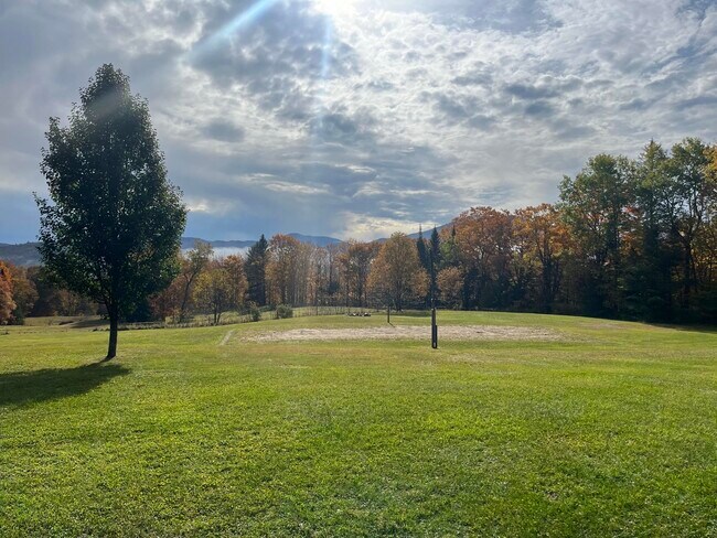 Foto del edificio - 820 White School Rd