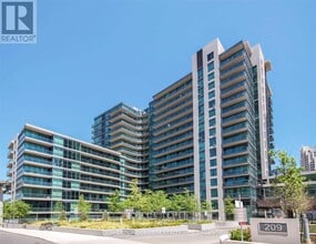 Building Photo - 209 Fort York Blvd
