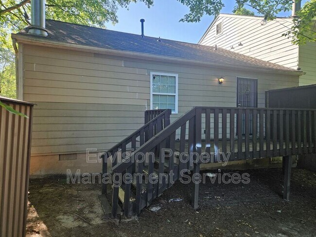 Foto del edificio - 6388 Charter Way