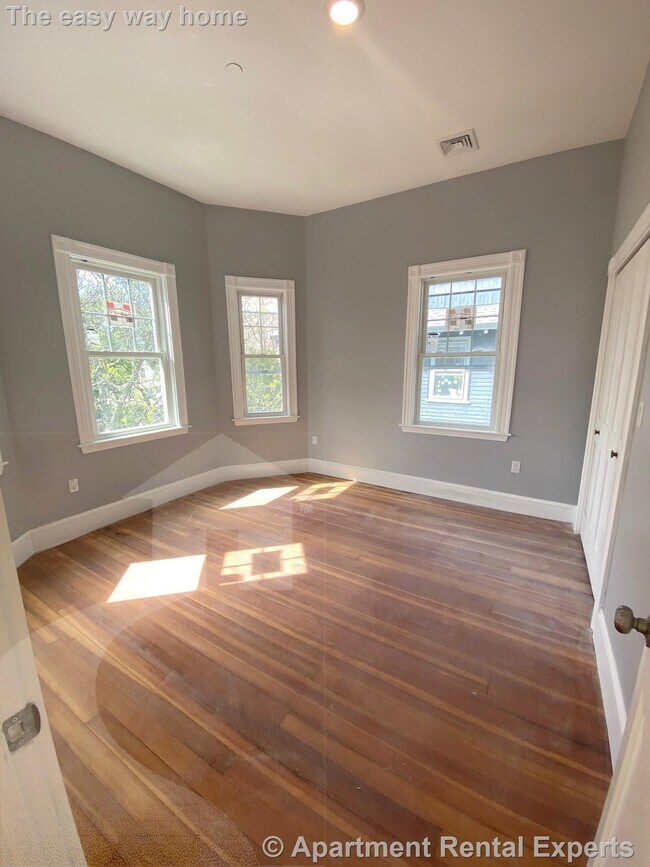 Foto del edificio - 32 Putnam Ave