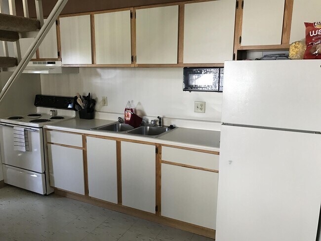 Building Photo - 2452 Ben Dougan Ln