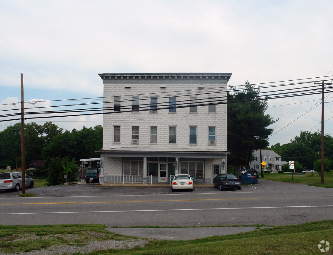 Foto del edificio - 17144 Virginia Ave