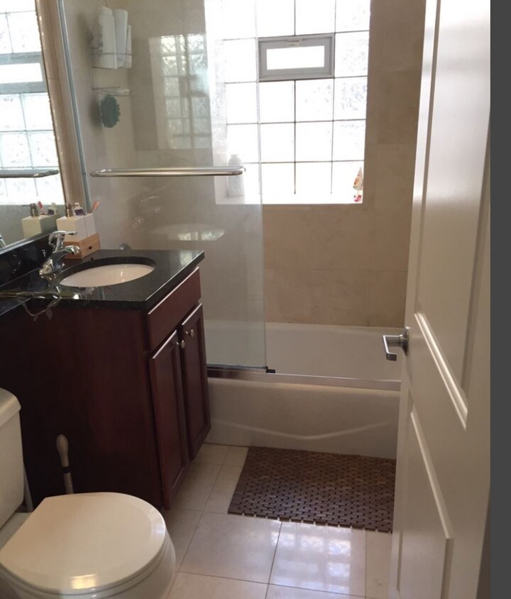 Foto del edificio - 4868 N Hermitage Ave