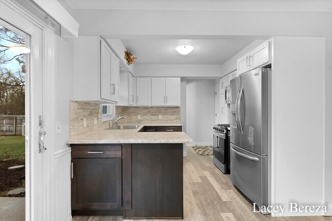 Building Photo - 7757 Ridgewood Dr