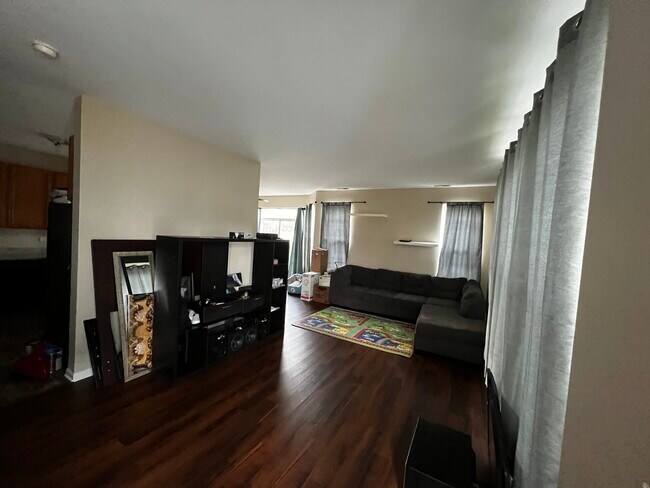 Building Photo - 5011 Montauk Dr