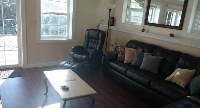 Foto del edificio - 1130 Thistle Hill Rd