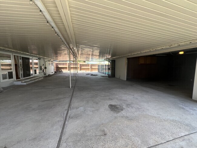 Foto del edificio - 2424 Cedar St