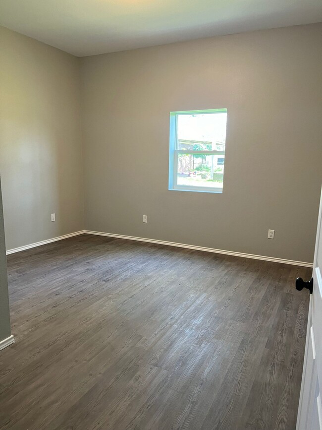 Building Photo - 8487 US-271
