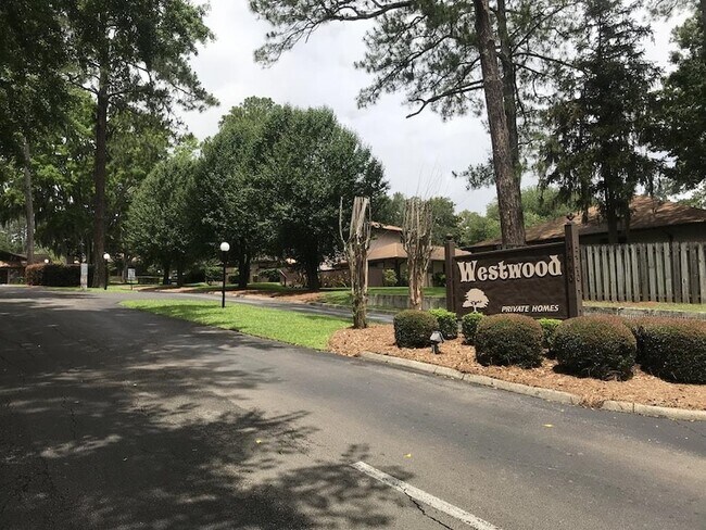 Foto del edificio - 113 Westwood Dr