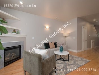 Building Photo - Beautiful Townhome in Quiet Neighborhood!