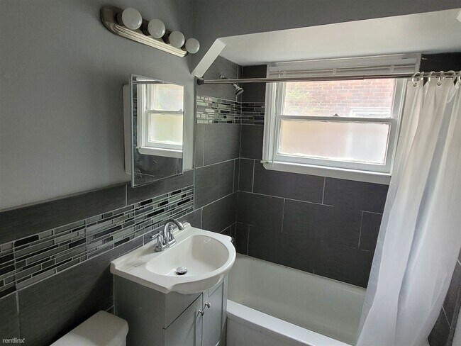 Building Photo - 3 br, 1 bath House - 17663 Woodbine St