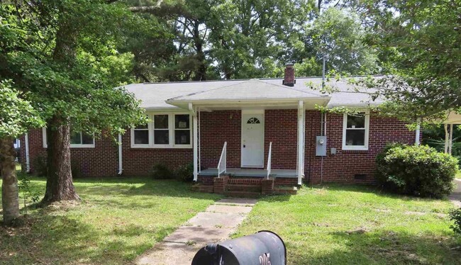 Building Photo - 305 Hilltop Ln