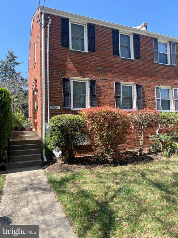 Foto principal - 5024 12th St NE
