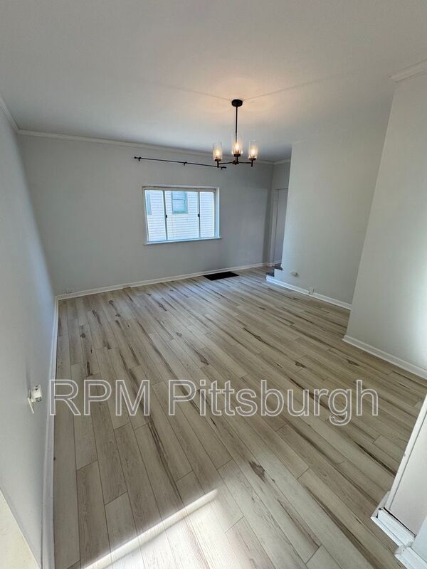 Building Photo - 210 18th St