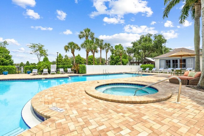 Exterior Amenity Pool 1 - Halston Lakeside