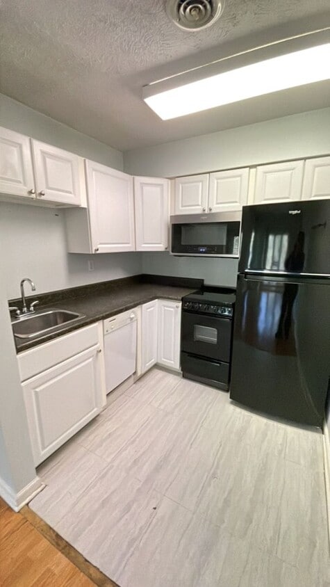 Foto del edificio - 4717 Cobblestone Dr