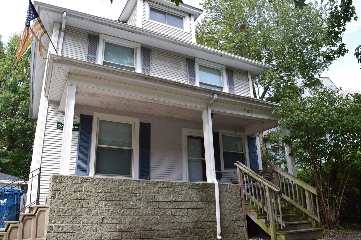 Primary Photo - 709 S State St