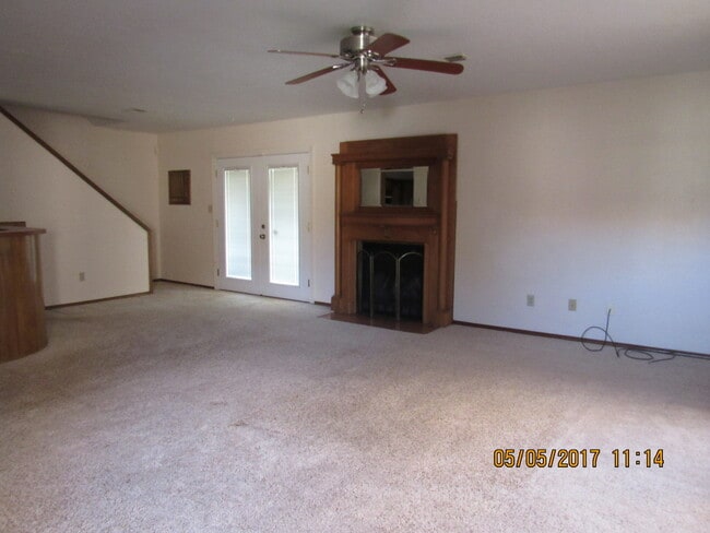 Building Photo - PET'S NEGOTIABLE WITH HOMEOWNER APPROVAL!!
