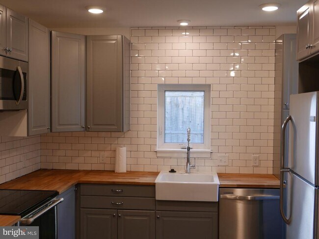 Building Photo - 2626 W 19th St