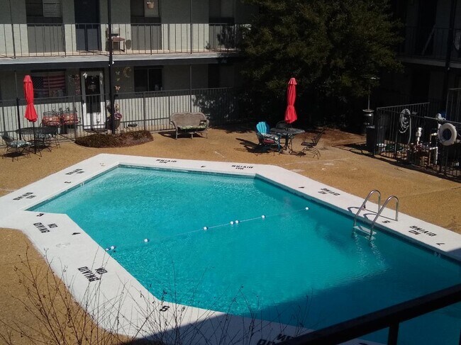 Foto del edificio - Gardens at Greenville - ALL BILLS PAID