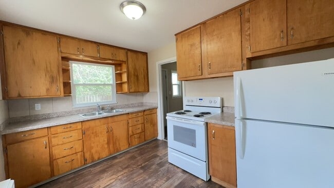 Building Photo - 2 Bedroom / 1 Bathroom Home in Madras Oregon