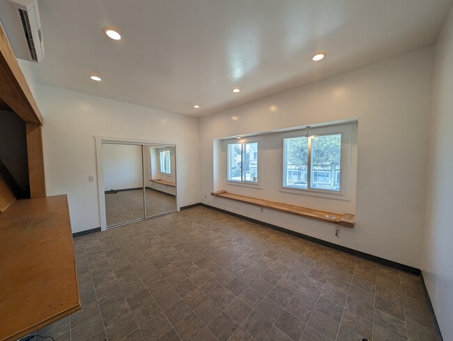 Building Photo - 5407 Bancroft Ave