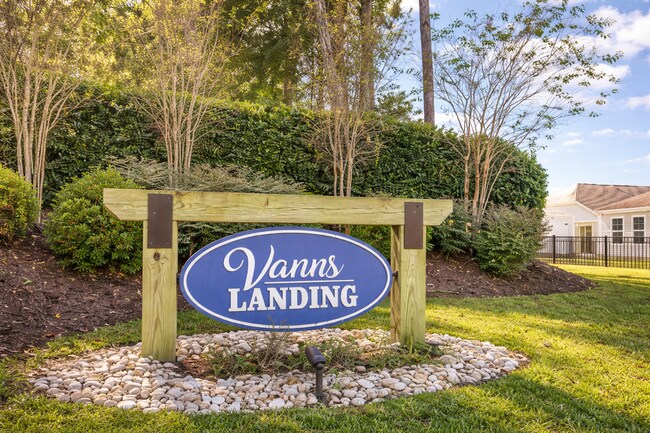 Ubicado dentro de Vanns Landing - 905 Mildred Ct