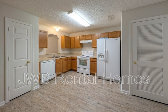 Building Photo - 8475 McGirts Village Ln